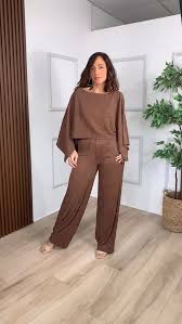 Clienta usando el conjunto